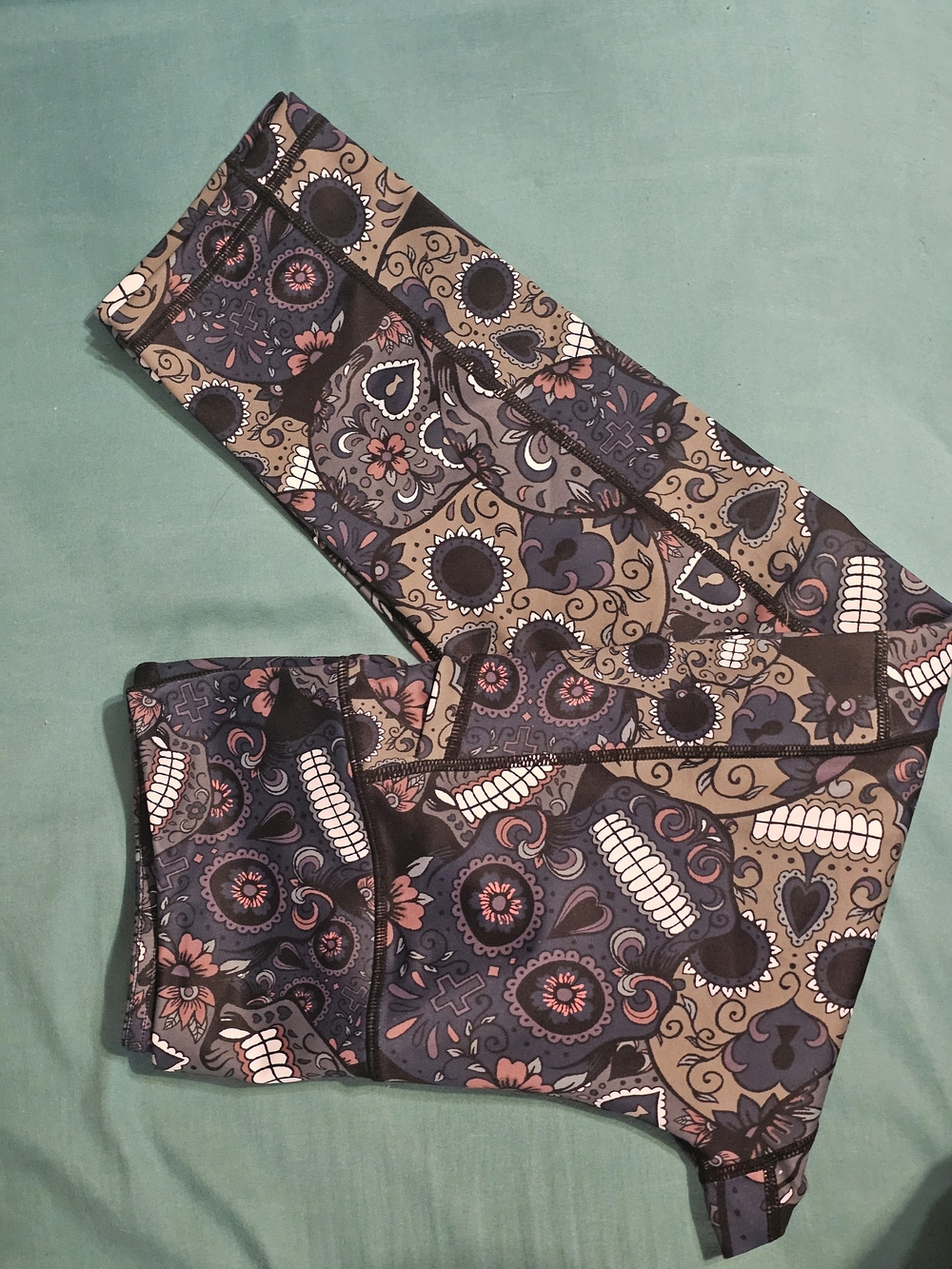 Constantly Varied Gear (CVG) Midnight Skulls Capris - Medium